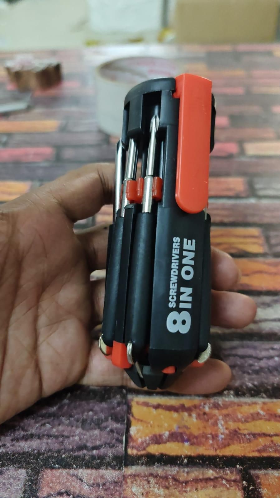 Screwdriver- 8 in 1 Screwdriver Interchangeable Bits Tool Set